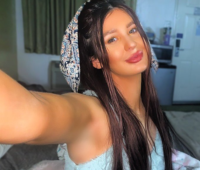 Paris Cummings🍒Vaccinated🥳 - 1 pic. Here’s some selfie’s I took for y’all :) which one should i make my profile pic? Also RT if u want me to follow you #follobackforfolloback 💙 https://t.co/zRpPGvKcNt
