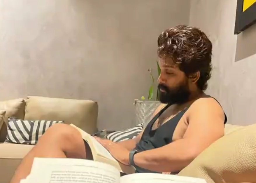 varunteja446's tweet photo. Hello guys ☺️ ❤️ evarni ina follow cheyadam marchipoyi unte iam really sorry 😐 and pls follow cheyandi I will sure for follow back ❤️💞  @alluarjun #pushpa #Letsunited🤝 https://t.co/WTmjdoGBAH