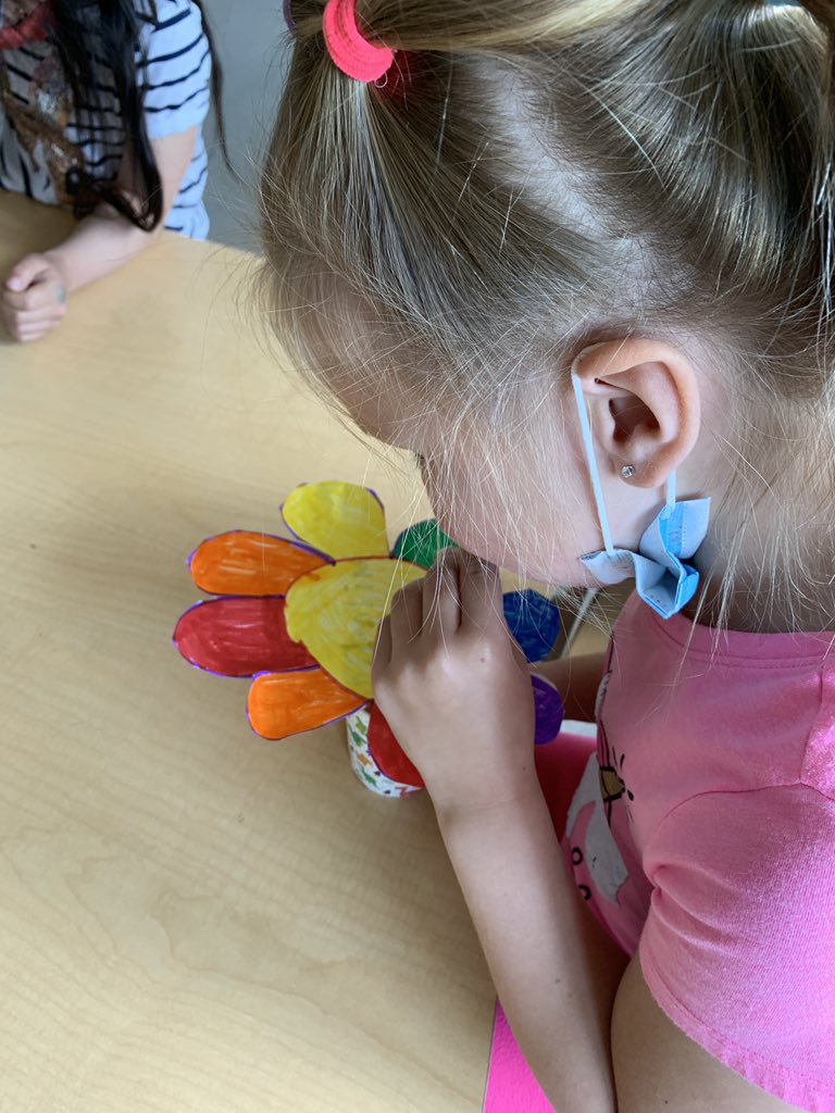 Laura Fee tweet media