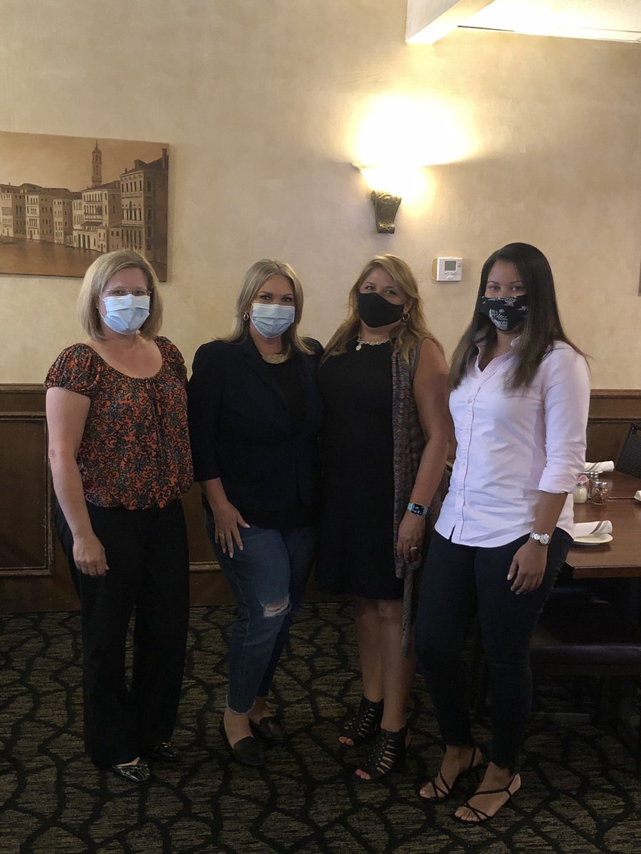 vargas_cara's tweet photo. I am so proud of this extraordinary team. They are true employee advocates, supporters to our business and caring HR professionals. They are the best in the biz! #TeamIAH #FieldOpsHR https://t.co/0PUSp6MQqX