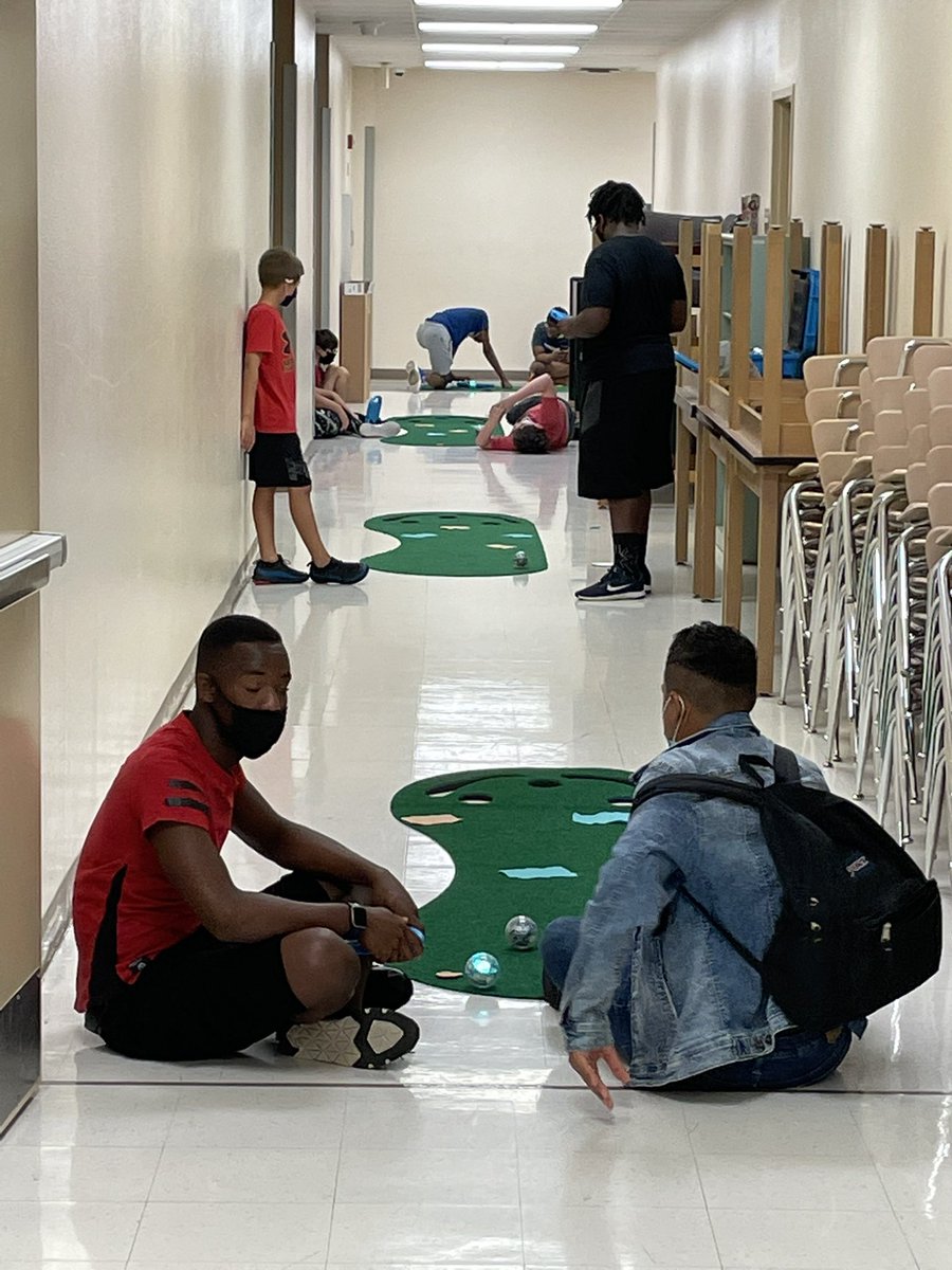 Diaz_STEMbotics's tweet photo. Great day for @Sphero golf! #coding #golf #summerzone https://t.co/KncAlWJ2Yq
