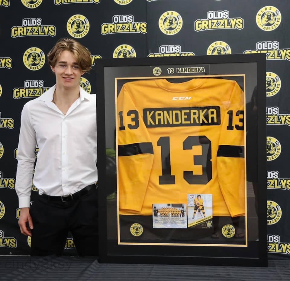 GrizzlysAJHL's tweet photo. The Olds Grizzlys family would like to thank Malik, Hoon and Kaiden for their outstanding contributions to the Olds Grizzlys &amp; our community. We wish you all the best in what we know will be a bright future. You are Grizzlys for life &amp; are always welcome back to The Den! #AJHL https://t.co/ax45Y9Jn9k