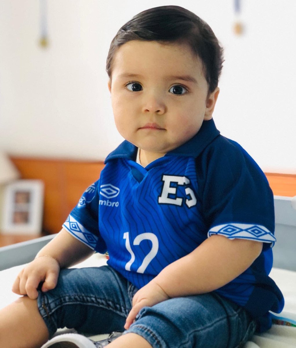 aletorressp's tweet photo. ¿Alguien ha visto algo más hermoso que esto?😍💙 El muñeco apoyando al Capi Monte!💪🏻 Más lindo no te pudo haber salido gordita😭💙 @_katyMonterroza https://t.co/IaXlhu8Zet