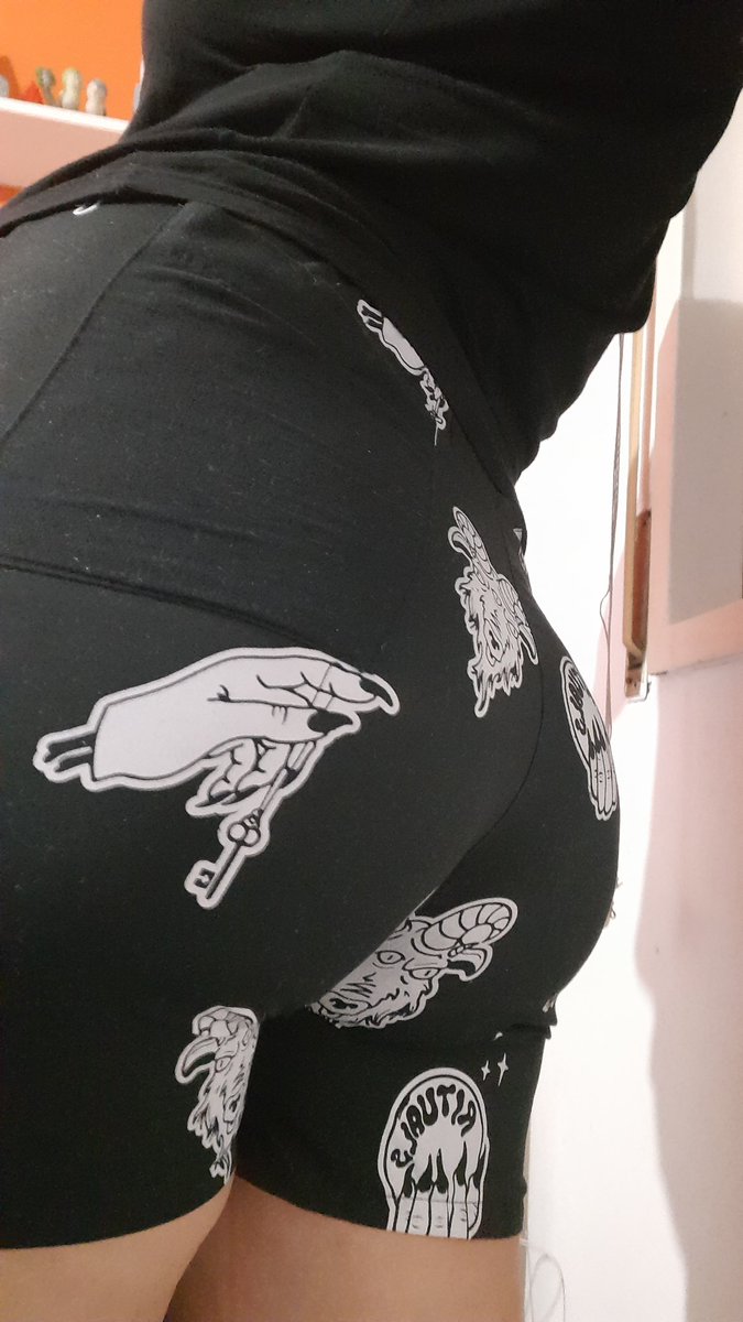 CaramelKitten5's tweet photo. Hola bebes ¿como me queda la ropa de mi novio? Si mi 🍑 grande se lo rompe , me va a castigar 🥵 https://t.co/k3XpjvKhl7