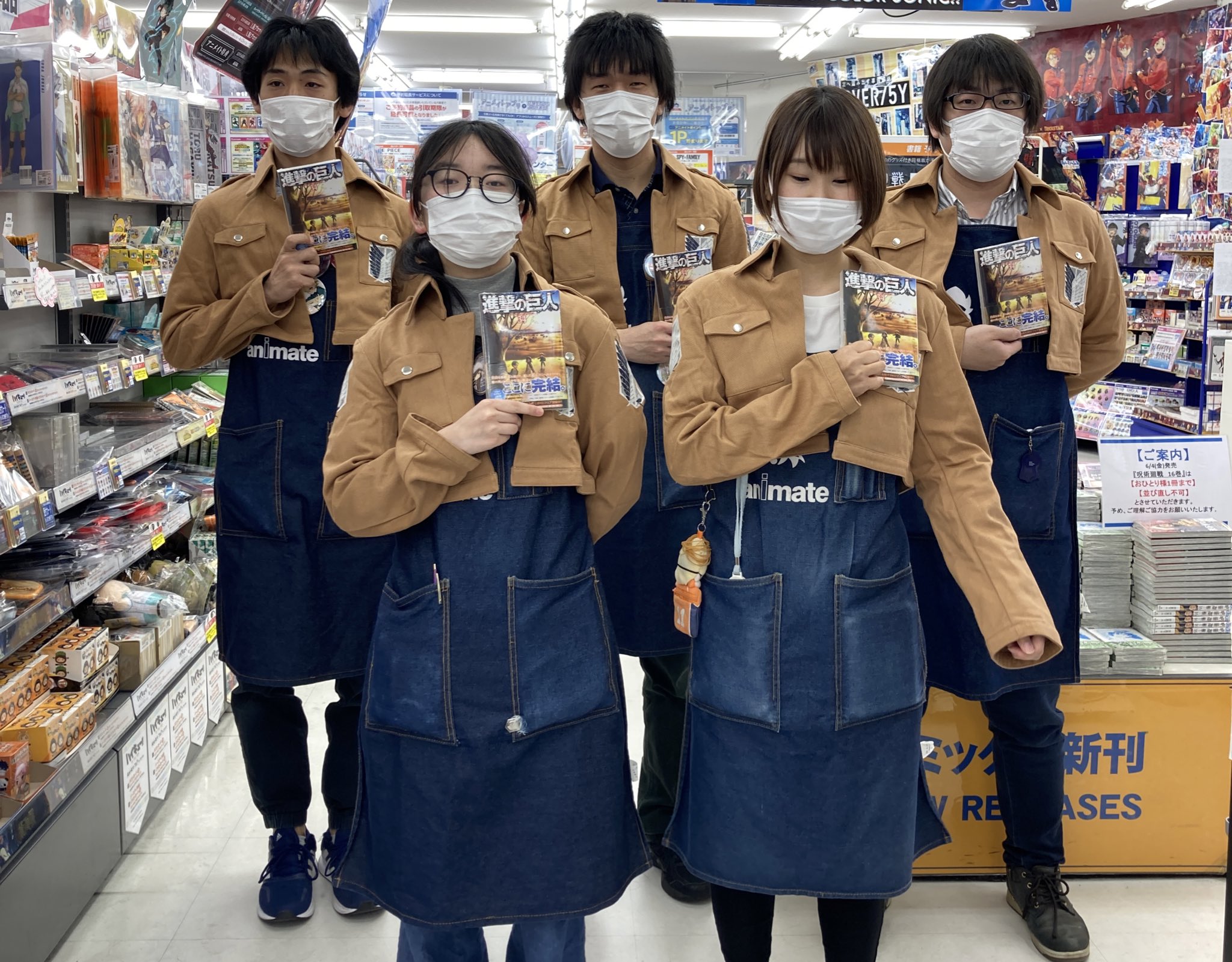 アニメイト千葉 心臓を捧げよ 遂に完結 進撃の巨人 34 販売開始ナッツ 諫山創 先生 多くの興奮と感動をありがとうございますナッツ 千葉店では調査兵団のスタッフに会えるかもナッツ 書店員の戦いはこれからだ 特装版はお品切れ