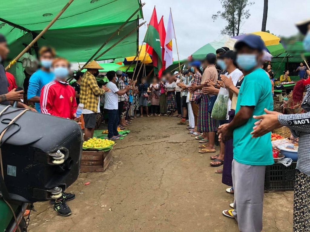 hannayuri_twt's tweet photo. Dawn protest in Seikmu (Sai ​​Taung) Village Hpakan Township,Kachin State on Wednesday.
#June9Coup #WhatsHappeningInMyanmar https://t.co/gxm6tDMEDl