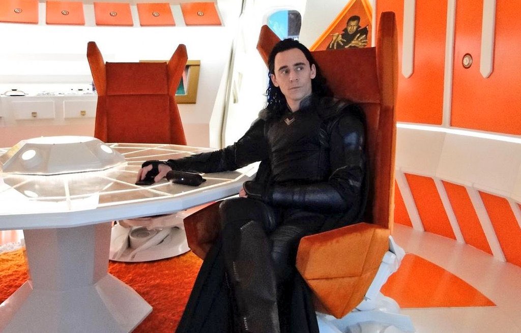 RT @hometoharryx: unseen photo of Tom Hiddleston as Loki on set of Thor Ragnarok https://t.co/GxEQ60yntn