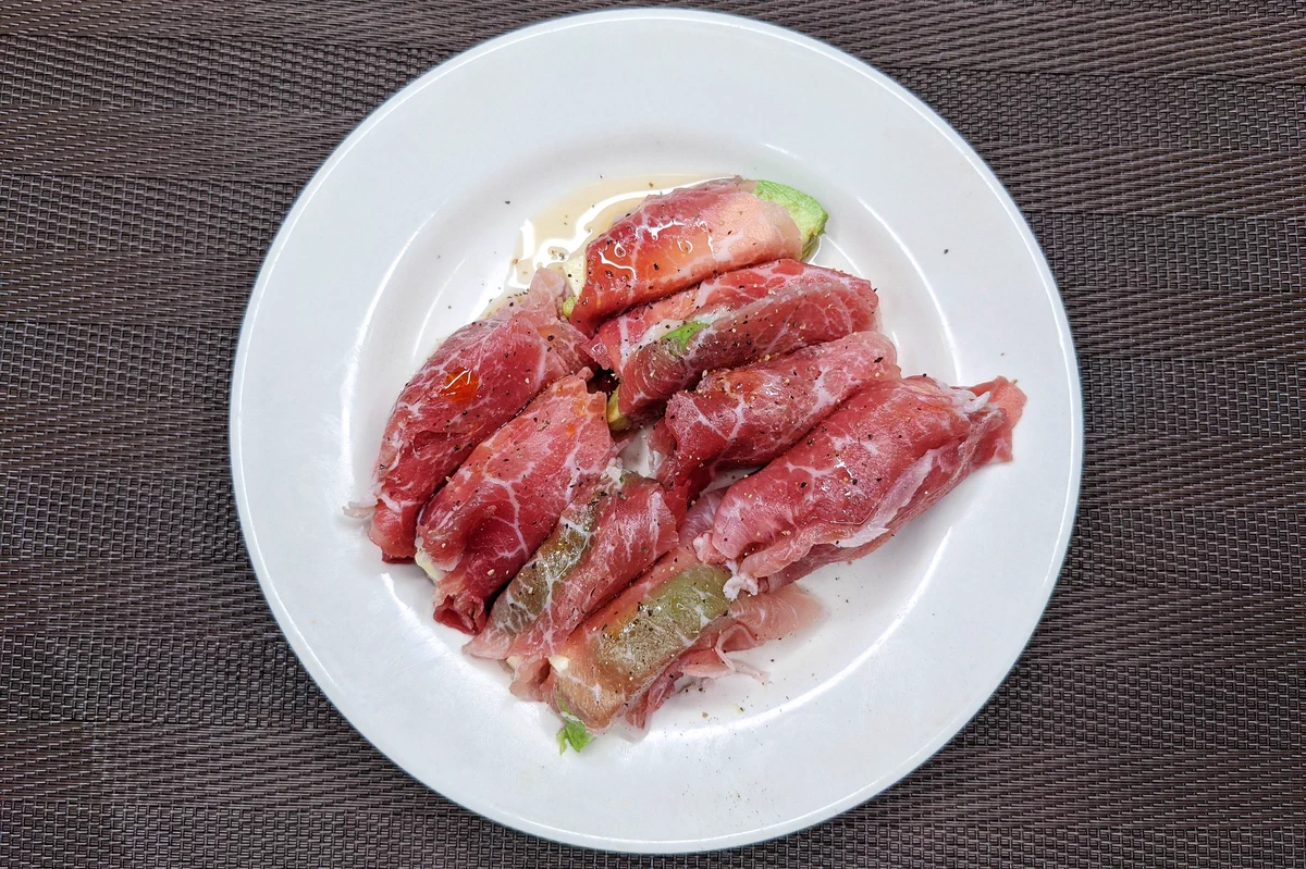 お家でお手軽に居酒屋気分を味わいたいときに！生ハムを使った餃子風レシピ！