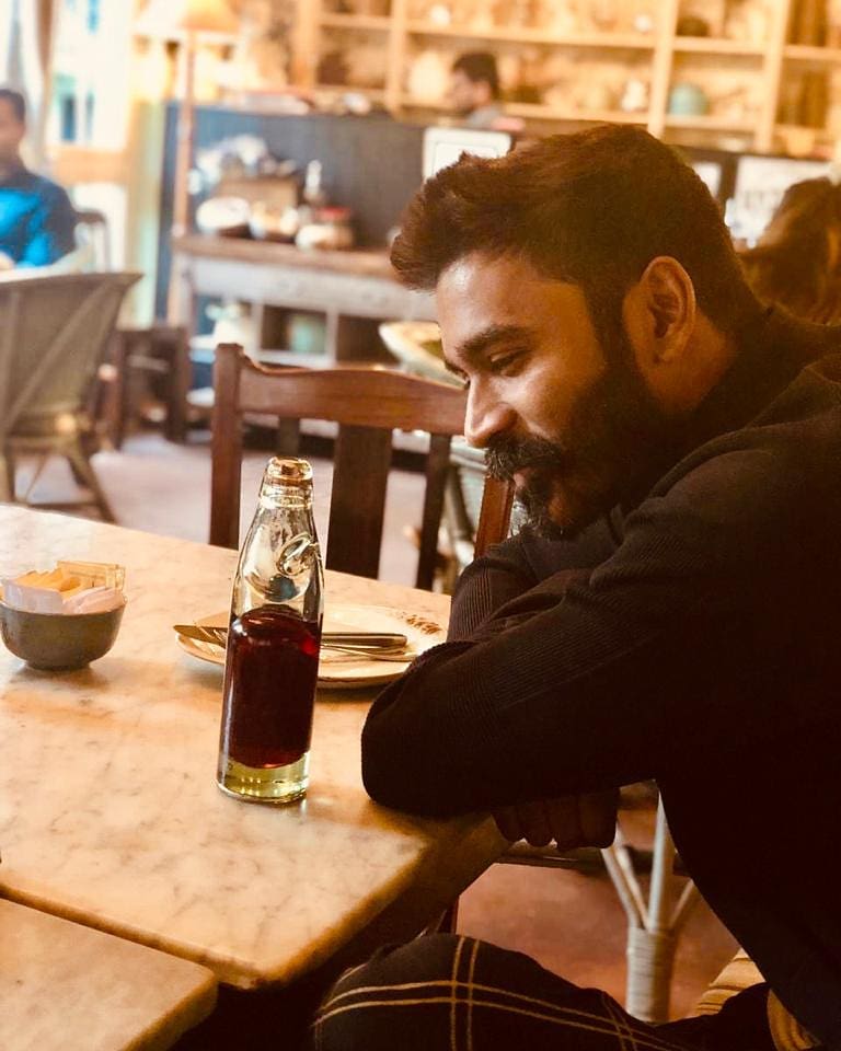 dhiwaravi's tweet photo. Stylish #Dhanush ❤️ @DhanushFc
@dhanushfans24x7 @dhanushfanclub
@dhanushkraja #grayman https://t.co/mLG7F6BIsE