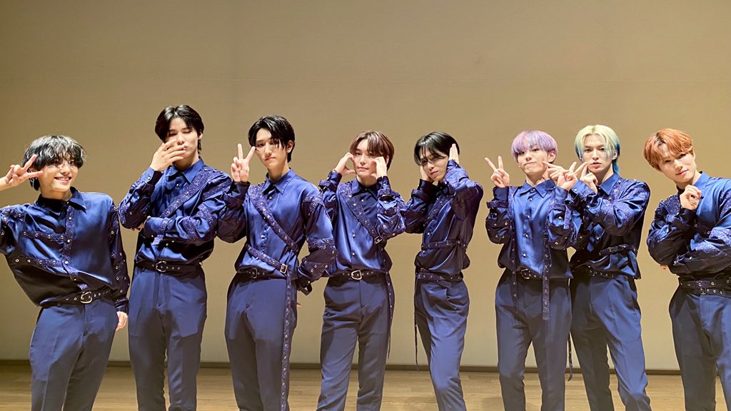 ELASTofficial's tweet photo. E'LAST(엘라스트) &amp; ELRING(엘링)
1st Anniversary 2021.06.08✔️
⠀
엘라스트와 엘링이 만나고 엘링과 1주년을 맞이했던 엘링데이💞
⠀
엘없엘없🙅🏻엘있엘있🙆🏻
공식처럼 엘링은 엘라스트 옆에 꼭 붙어있기🤙🏻
⠀
#Elring #엘링
#ELAST #엘라스트
#엘없엘없_엘있엘있
#엘링이랑_엘라스트랑_벌써_1년 💜 https://t.co/agfJOlJEsX