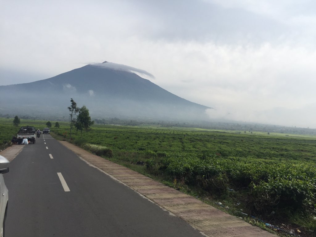 Awiajah75's tweet photo. Masih tegak berdiri dan entah kapan lagi bisa kepuncaknya ...... https://t.co/AU6zrOxxpa