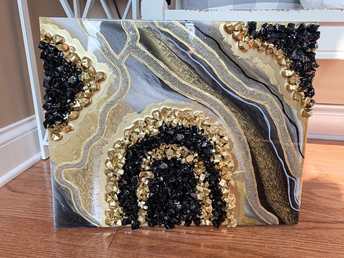 MerakiFusionArt's tweet photo. Love the flow of this piece ✨✨

#geoderesinart #geodeart #resin #shopsmall https://t.co/Ka1iU7Csnk