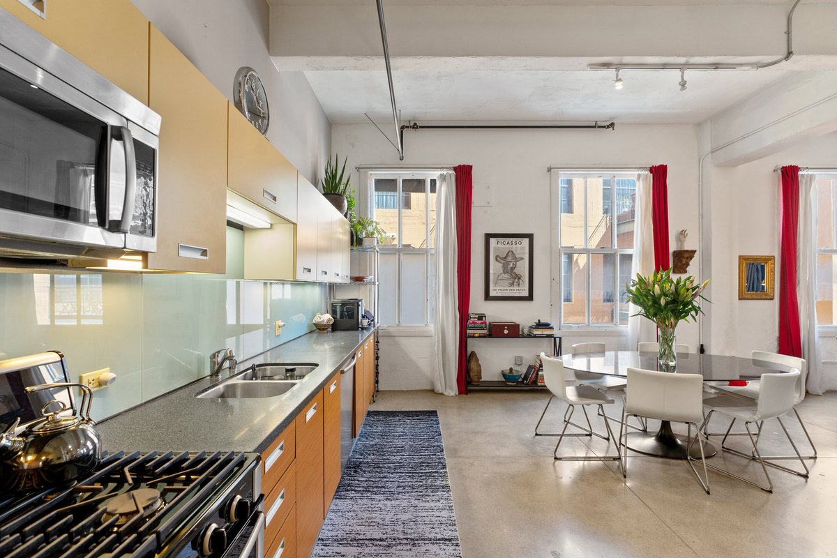DTLA_Properties's tweet photo. Super excited right along with my clients who are now owners this  beautiful loft in Downtown Los Angeles. The art of finishing strong equals another happy buyer &amp; seller. 

#dtlarealestate #dtlaartsdistrict #soldbyjonyuen #toprealtor https://t.co/U7tpfl7LKf