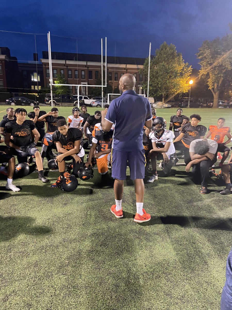 coachmikehunter's tweet photo. Gotta plant seeds early. Tell them the importance of being a STUDENT ATHLETE #BEACHBOYZ https://t.co/xZpnyyAaDn