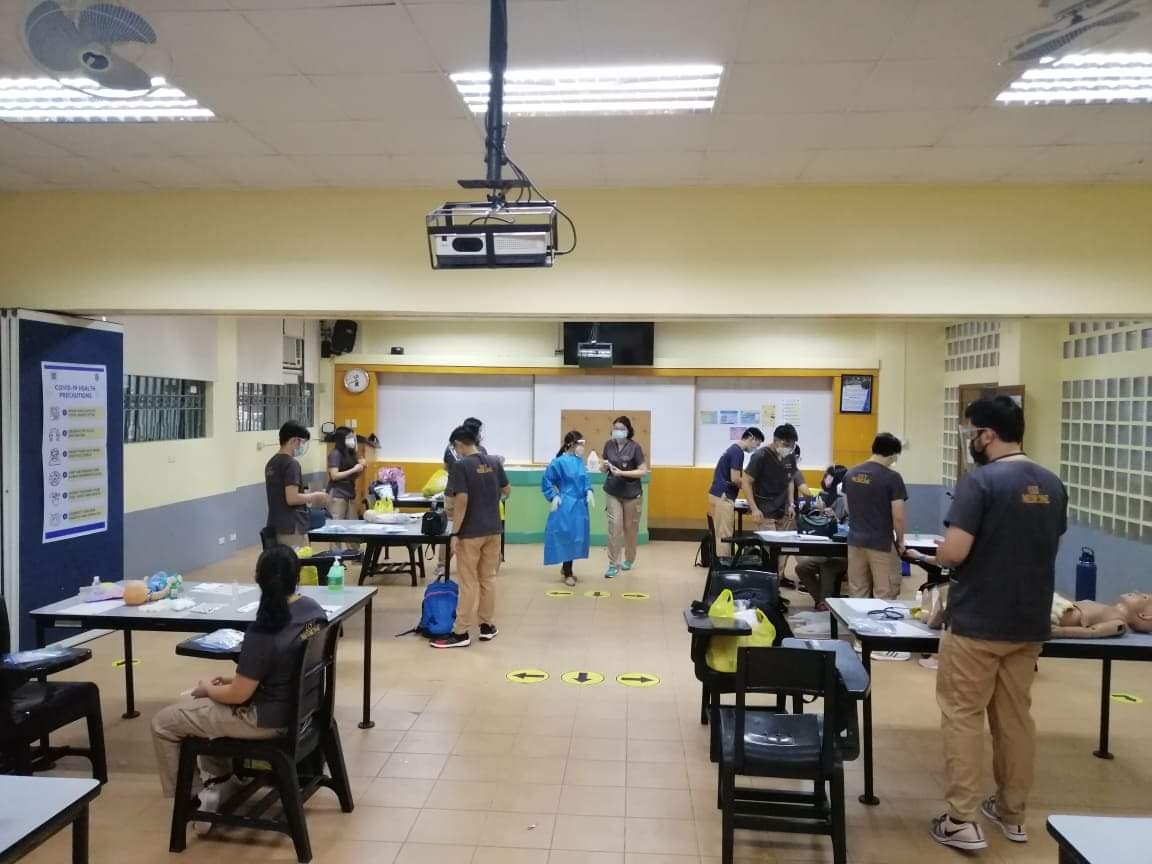 LOOK: FACE-TO-FACE CLASSES ARE BACK

The University of Santo Tomas is holding limited face-to-face classes for clinical clerks from the Faculty of Medicine and Surgery for the first time in 15 months. 📷 Michael Cuevas/The Varsitarian