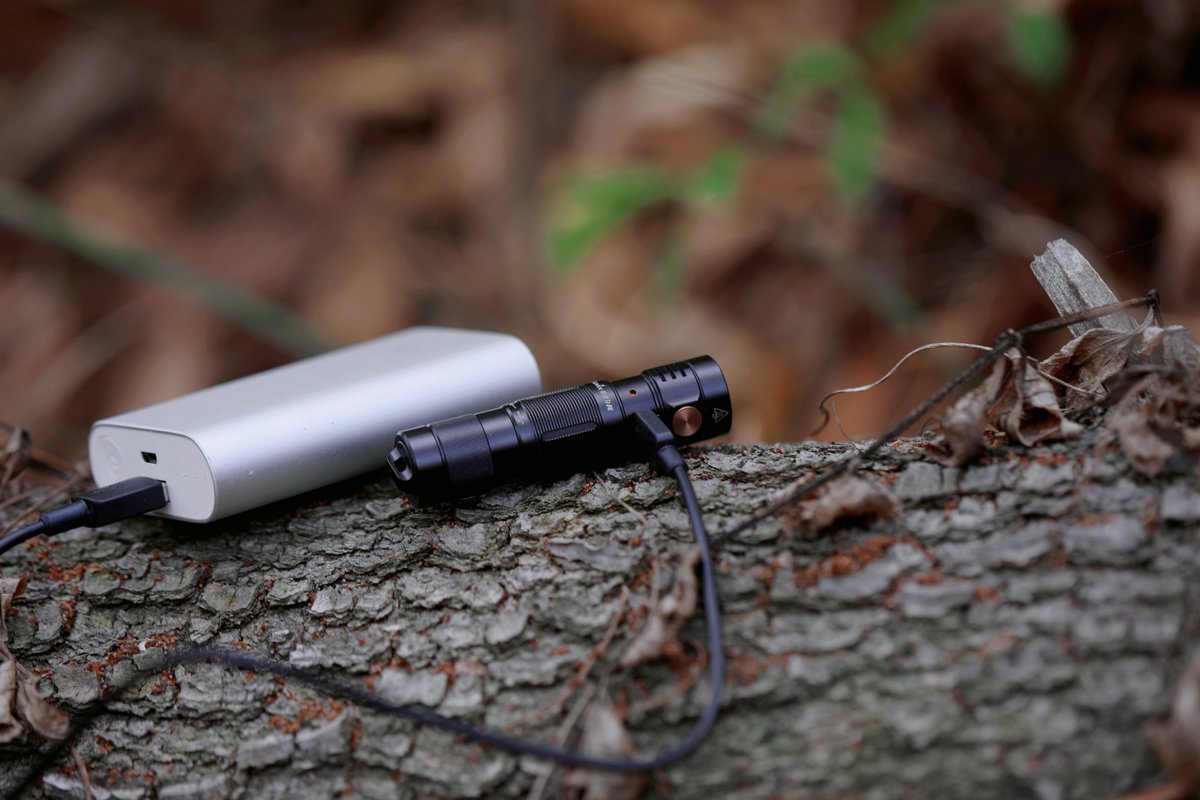 FenixProducts's tweet photo. Hidden charging interface,
Soft moonlight mode,
Small body, many surprises hidden.
#Fenix #E09R #EDC https://t.co/AR7LdbDlBd