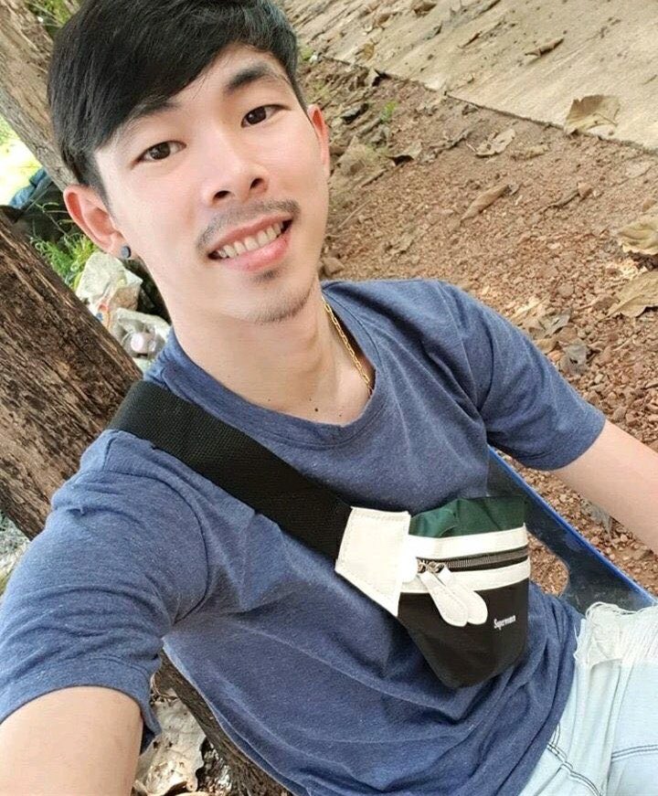 WHeadest's tweet photo. ကိတ်မှကြိုက်ရင်လာထား😁😁 https://t.co/LUKTgMNEe3