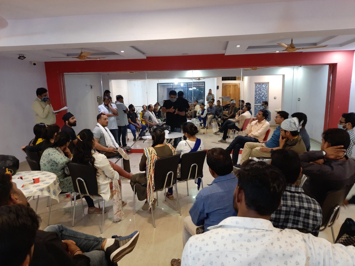 2800 पे-ग्रेड की कर लो तैयारी,
आ रहे अब पटवारी।
<a href="/ChouhanShivraj/">Shivraj Singh Chouhan</a> @GSRajput_18 <a href="/mprevenuedeptt/">Revenue Department, Madhya Pradesh</a> <a href="/JansamparkMP/">Jansampark MP</a> <a href="/PIBBhopal/">PIB in MP</a> <a href="/mppatwarisangh/">मध्यप्रदेश पटवारी संघ भोपाल</a> <a href="/Upendra97450567/">Upendra Singh Baghel</a> 
#mppatwarisangh