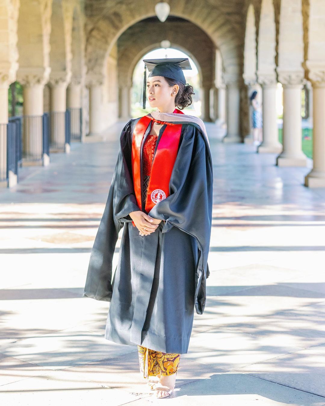 10 Potret Wisuda Maudy Ayunda, Artis Berbakat yang Baru Lulus S2 dari