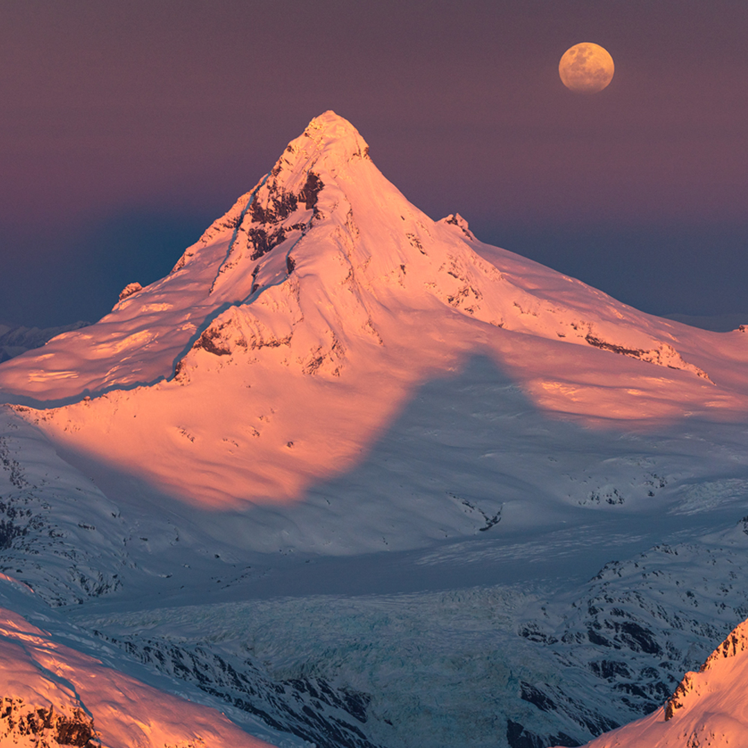 Mt. Aspiring basking in a different light ✨🌝
#NZMustDo #mountain
📷: William Patino Photography