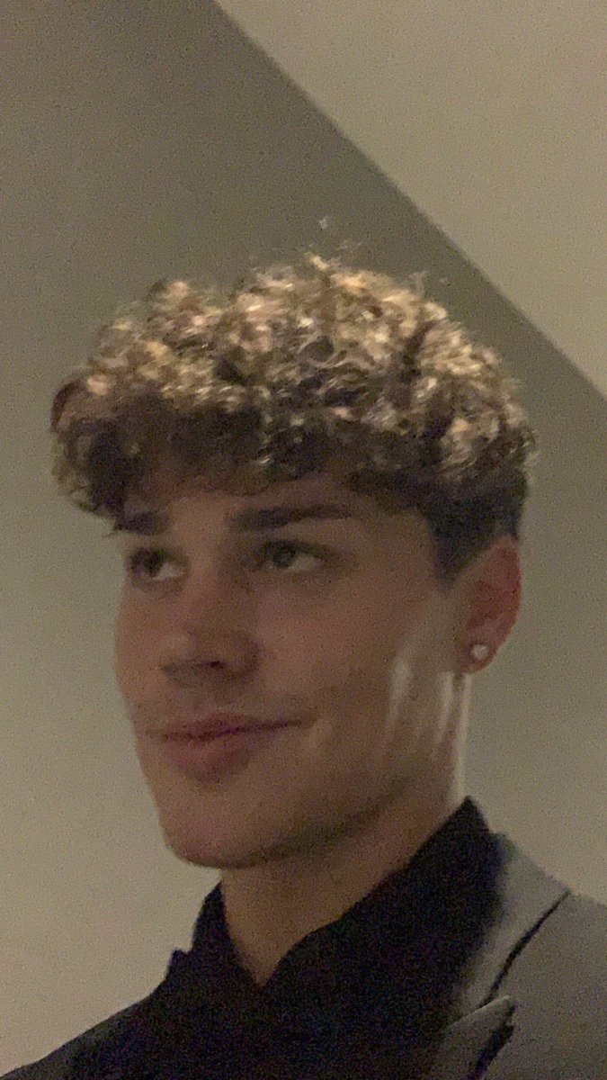 iversatellite's tweet photo. I LOVE UR HAIR @noahbeck #PremiosMTVMIAW #MTVLACREADORGLNOAH https://t.co/cGY2eqQiC5
