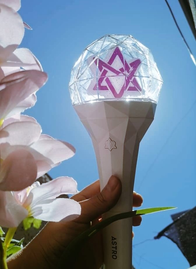 AstroChile_fanb's tweet photo. #lighstick: lampara manual diseñada para cada fandom
#robong: nombre dada al lighstick de Astro
#rorohas: peluches de animales diseñados para simbolizar a cada miembro
JINJIN: DDUDDU
MJ: KOOKOO
EUNWOO: NOONNOO
MOONBIN: NYANNYA
ROCKY: WOOAH
SANHA: PPUPPU https://t.co/xz96uI83Oy