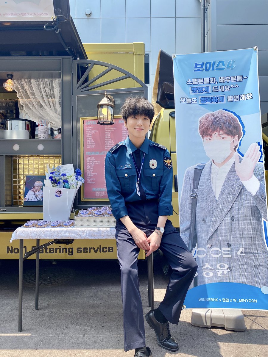 official_yoon_'s tweet photo. 우악😭피곤했는데 덕분에 에너지충전!!! 고마워요!! Thank u🙏🏻💙🙏🏻💙 https://t.co/cwZFeu2Sto