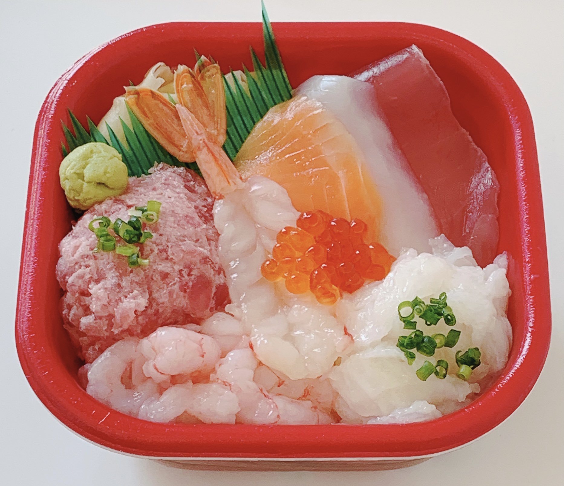 元祖金沢丼丸 6月9日から6月14日までの週替わり丼は まぐろ いか サーモン 赤えび ねぎとろ 甘えび えんがわ いくらのどんぶりです つ 今週は うみまる店長の誕生日あるので それをお祝いして 少し豪華な週替わり丼を作りました ᴗ 丼丸