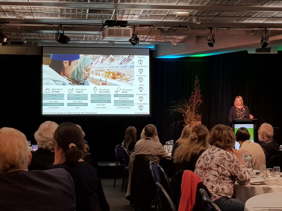 Prof <a href="/JoHort1/">Joanne Hort</a> puts people @ centre of the food system #feedourfuture Change to the system needs to be consumer led, not technology/ market led. Sustainable diets need good sensory attributes, be effortless, cost effective &amp; become the norm for consumers! <a href="/MasseyUni/">Massey University</a> <a href="/FeastMassey/">Feast Lab @ Massey</a>