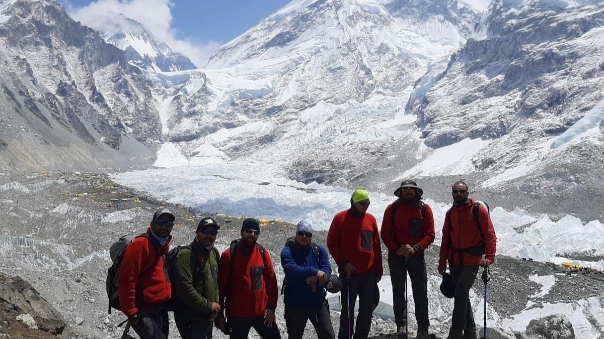 IndiaInTurkiye's tweet photo. The expedition of #JIMWS, at #Pahalgam J&K in collaboration with @nim_india, Uttarakhand, summited Mount Everest at 0620 hrs 01.06.21
The team led by Col. Thapa, Principal JIMWS was first of its kind joint expedition by two ๐๏ธ institutes.
Congrats! ๐
@anadoluagency @trtworld https://t.co/KdXKObK5yr