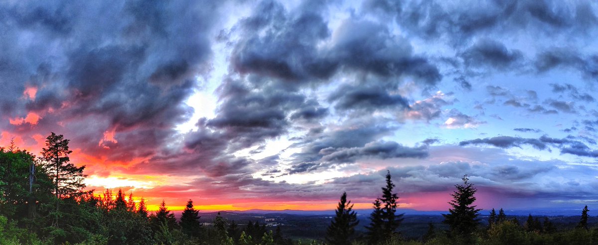 sed's tweet photo. Sunset. Seen on June 8. #sunset #epicset #cloudscape #eveninglight #landscape #weather #beavercreekoregon https://t.co/K7xi7lsLD6