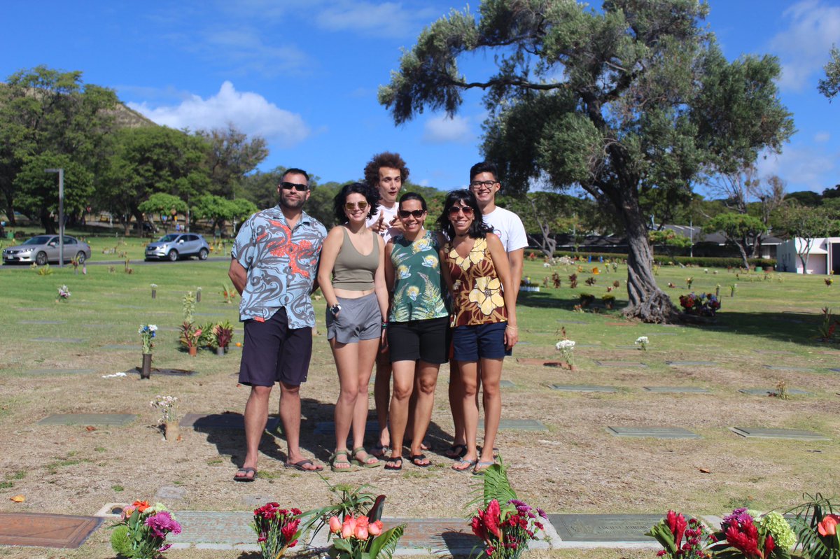 flowerpowerss_'s tweet photo. Mahalo Hawai’i, and my amazing family that made it so so worth it to fly across the country :) https://t.co/5VBcVcnsL0