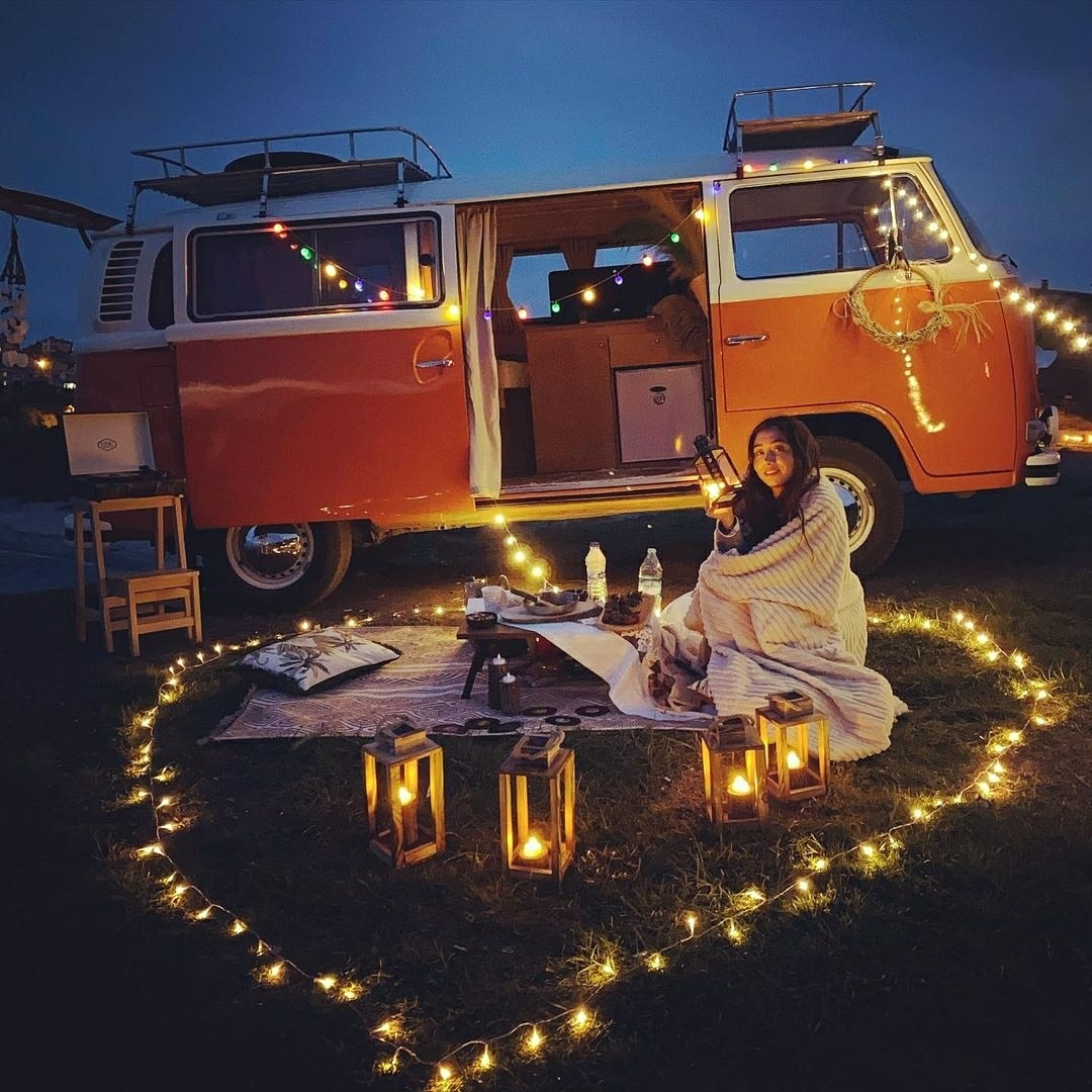 Lights lights lights 🤩 ✨
⁣⁠.
📸 : @mandaliniz ⁣
.
#buslifers #vanlifia #breakawaytoday #vanlifeisawesome #bustraveler #vanlifecaptain #vanlifesociety #buslifeadventure #vanlifeculture #vanlifedistrict #vwdaily #vanlifecommunity #vwscene #vanlifemagazine #tinyhouseonwheels