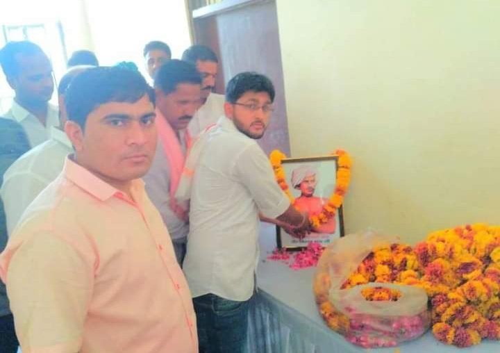 देश की स्वतंत्रता के लिए अपने प्राणों की आहुति देने वाले वीर आदिवासी नेता,महान लोकनायक #धरती_आबा_बिरसा_मुंडा_जी की पुण्यतिथि पर मैं उन्हें श्रद्धापूर्वक नमन करता हू।             🙏🙏🙏🙏