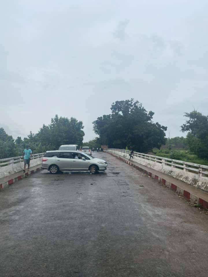 2021Revtweets's tweet photo. About 50 PaO National Organization (PNO) forces stood guard on the other side of the Hteesekhar bridge, while SAC Terrorist soldiers fought a small number of People’s Defense Forces (PDF) in Loikaw, Kayah State.
USELESS ASEAN
#June9Coup #WhatsHappeningInMyanmar https://t.co/2PpuNy5AND