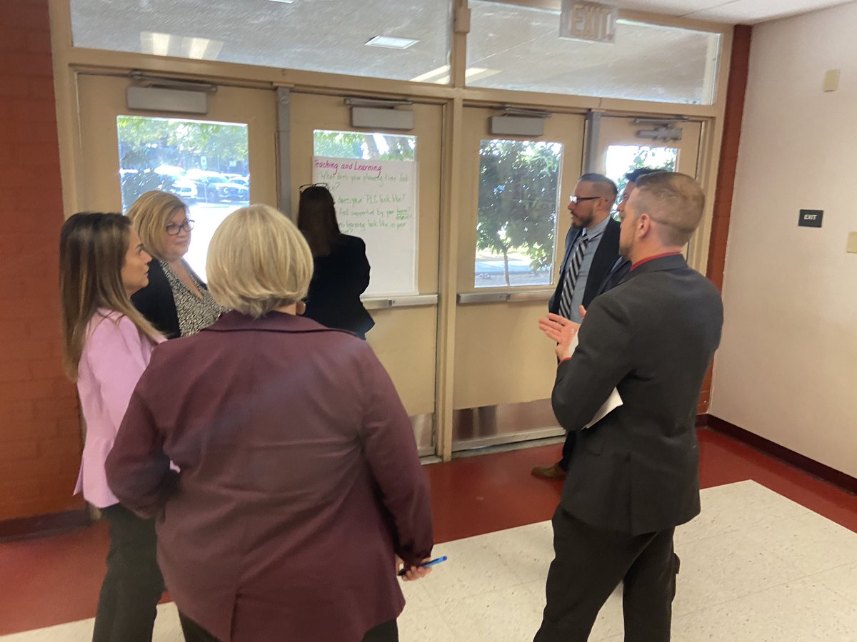 PrincipalPoster's tweet photo. Aspiring principals are learning strategies to build a strong school culture that supports a positive learning environment. #SummerASPP @DrCailinEllis https://t.co/RFb25uxPNM