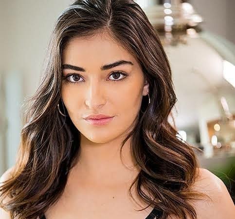 I think i downloaded the worng picture of Sonam Kapoor.  
let it go A very Happy Birthday Sonam Kapoor.     