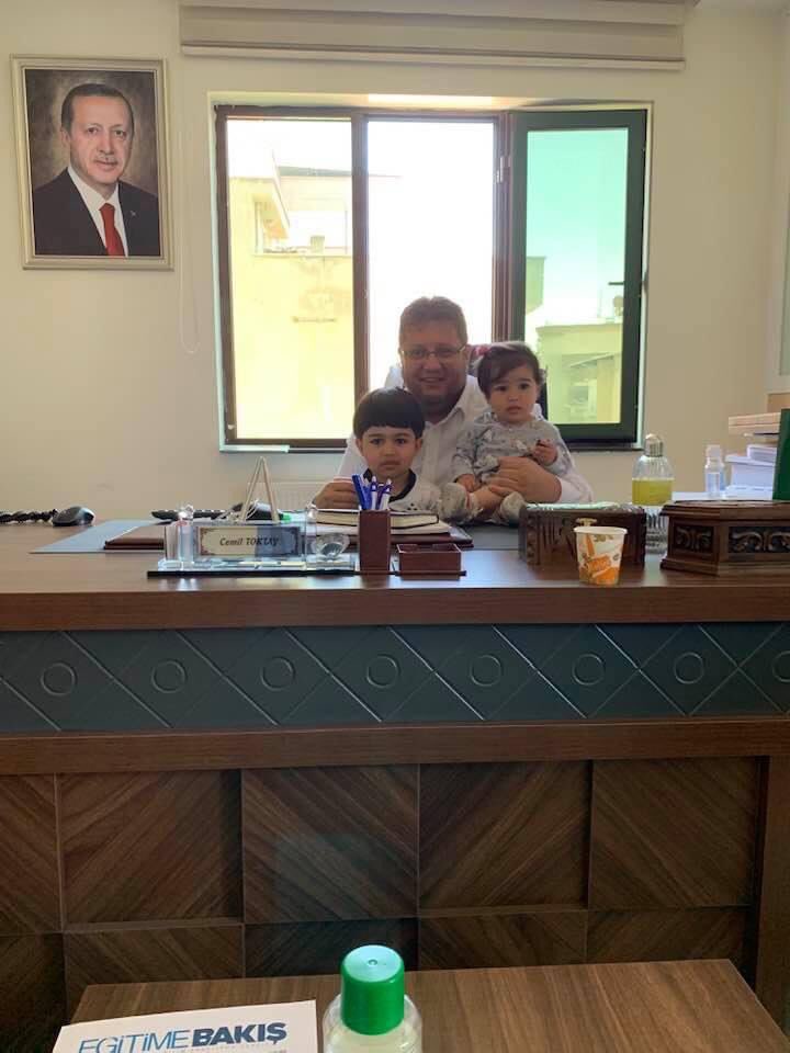 Bugün ziyaretimize gelen iki güzel misafiri ağırlamaktan büyük zevk aldık Allah ana ve babasına bağışlasın