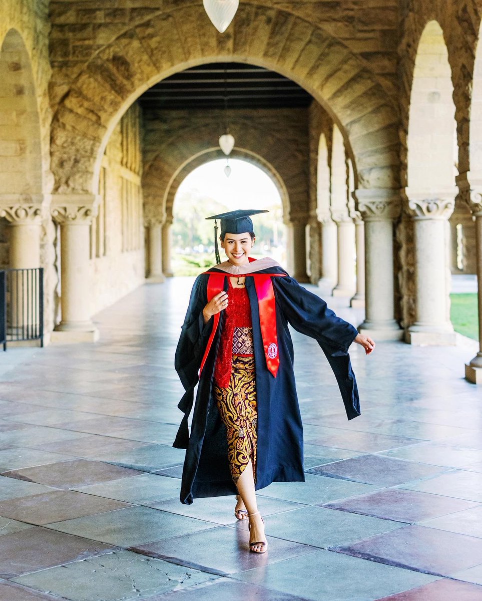 Happy Graduation to <a href="/maudyayunda/">Maudy Ayunda</a> 🎉🎉

Bangga banget sama <a href="/maudyayunda/">Maudy Ayunda</a> yang lulus S2 di <a href="/Stanford/">Stanford University</a> dengan gelar MBA. 

Maudy berhasil menambahkan gelar MBA melalui program beasiswa selama 2 tahun  di US 

Apa yang kamu mau bilang kalau ketemu Maudy?