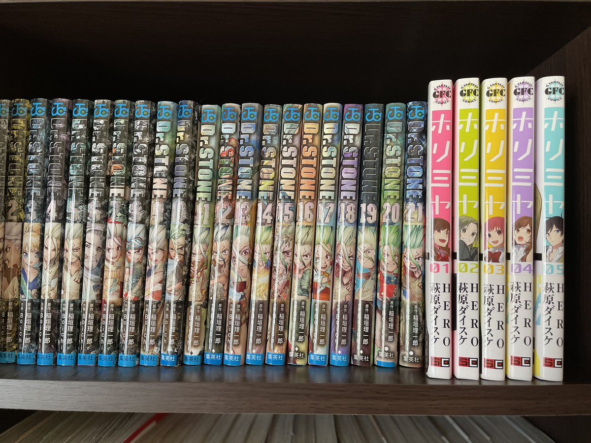 ゆう 漫画紹介 おすすめはグール ナルト 青エク ホリミヤ 進撃 監獄学園 呪術 ヒロアカくらいです あと別の本棚にナルトと ワンピースがありますが本棚があまりにも汚かったので載せませんでした 漫画紹介とは