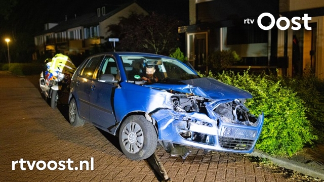 Doorrijder ongeval aangehouden: bestuurder pakt busbaan om te vluchten na aanrijding in Zwolle. #rtvoost.