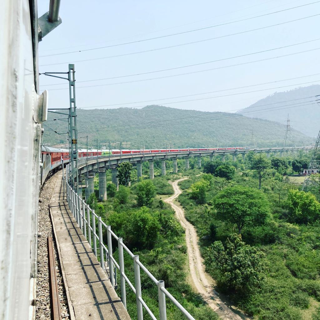 rohitmaan01's tweet photo. Railways never stop 
#railways #COVID19 
#frontlinewarriors https://t.co/i8vPdwksWy