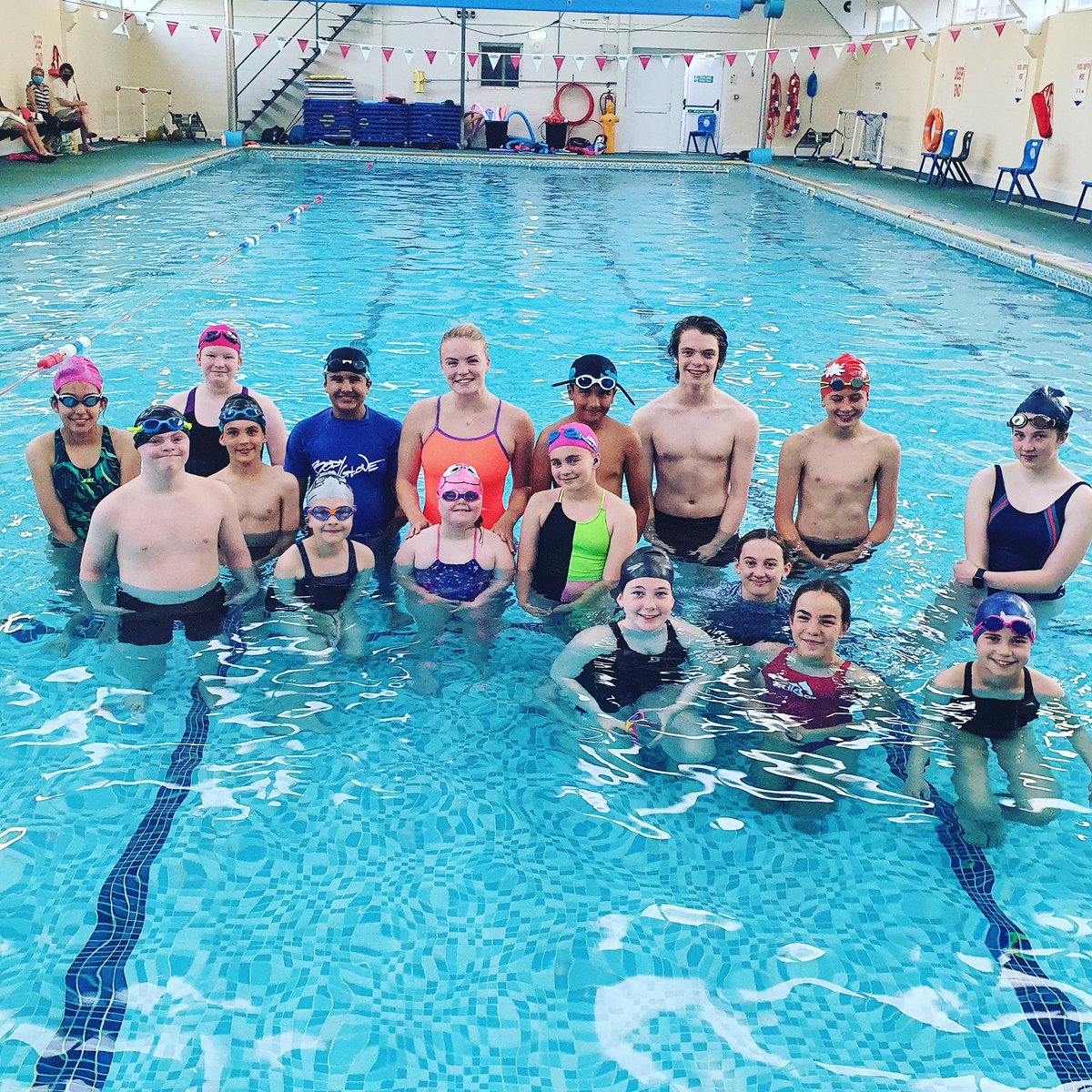 vickyjt13's tweet photo. @KevinRenshaw5 Harriet West last night got involved and coached a group of 8- 16 year olds at her old school for us! They loved it! https://t.co/rGKUzUdVc1