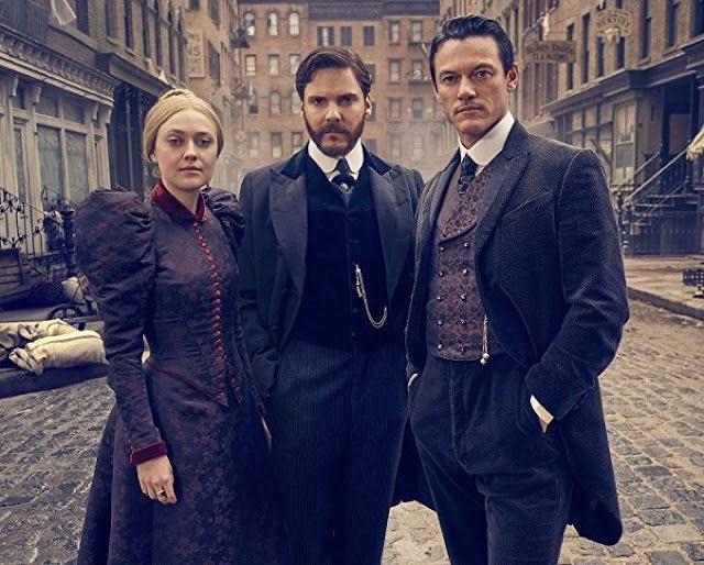 fanafadhli's tweet photo. I’m so hooked with this series!! The Alienist. Firstly i LOVE psycho thriller (rather than cite hantu), starred by dakota fanning our childhood actress and most importantly setting zaman 19th century ala2 bridgerton dgn dress lawa2 damn gorgeous 😍 https://t.co/hPz9lVoRZ1