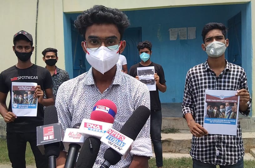 NSUIAssam's tweet photo. After Jorhat, Lakhimpur and Barpeta now our Dhubri @NSUI unit protested against SEBA/AHSEC board exams amid COVID-19. We will continue to protest democratically across the state until they cancel the exam ! 

#CancelAssamBoardExam https://t.co/PXEv25lHhG