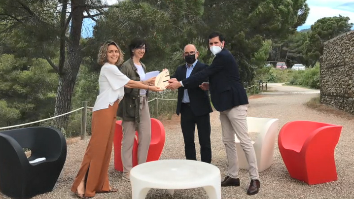 transicioeco's tweet photo. Els guardonats amb els #PremisEMASCat són: 

🌱🏆 El Consorci Hospitalari de Vic per la Millor Declaració Ambiental

I per la gran qualitat de les candidatures presentades es donen 3 accèssits a:
🏆 @HotelAlimaraBcn 
🏆 Agència de l'Habitatge de Catalunya
🏆 @portdebarcelona https://t.co/RM6DNpvb5O