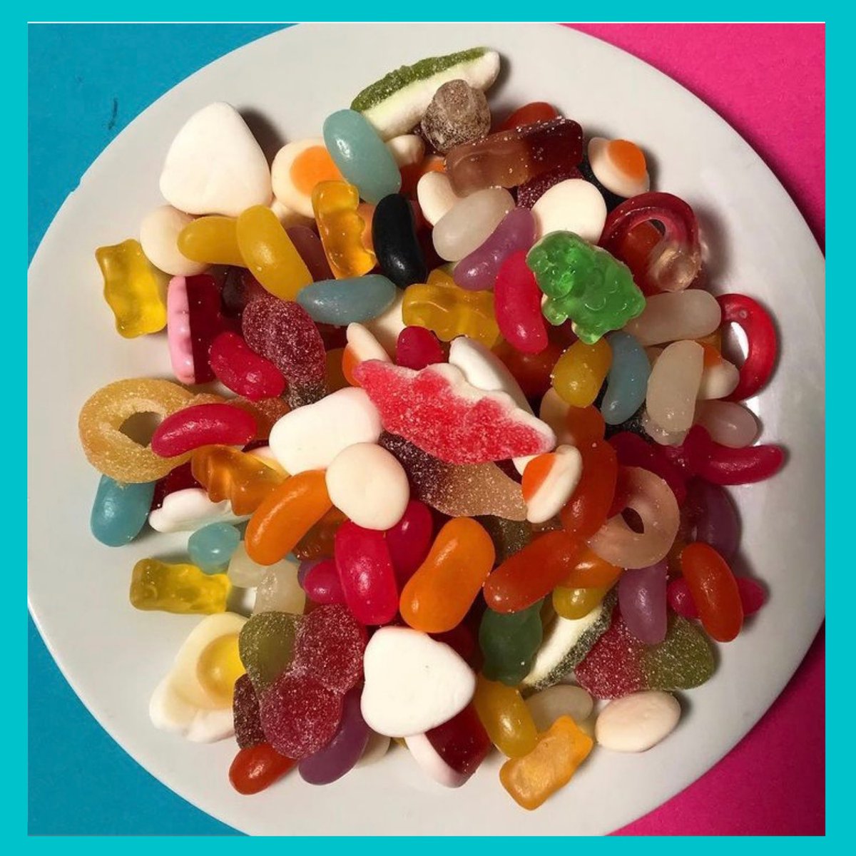 MonchSweets's tweet photo. Our kinda lunchin🍬

•

#monchmonch #sweetdelivery #fooddelivery #sweettooth #sweetcompany #treatdelivery https://t.co/zWvm5MEHxO