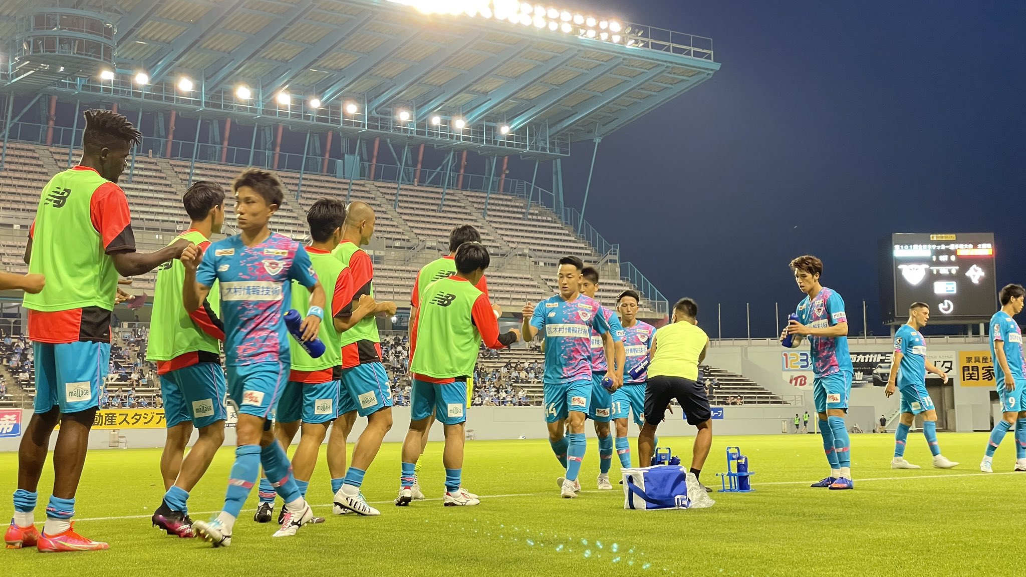 サガン鳥栖公式 前半終了 天皇杯 Jfa第101回全日本サッカー選手権大会 2回戦 サガン鳥栖 1 0 ロアッソ熊本 後半も皆さまの応援で後押しをお願いします 天皇杯 Fullpower T Co Lktbm58cuj Twitter