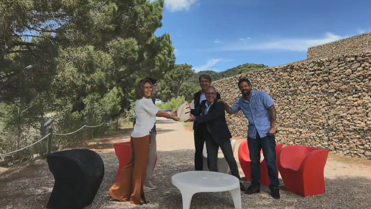 transicioeco's tweet photo. 🌱🏆 El #PremisEmasCat a la Millor acció d'implicació de les parts interessades és el Cementiri Roques Blanques @AltimaSF amb el projecte Apiari didàctic

 🌱🏆 La Millor implantació ambiental és per a @laballenaalegre amb el projecte Energies renovables i implicació dels clients https://t.co/KoE5lv01Iu