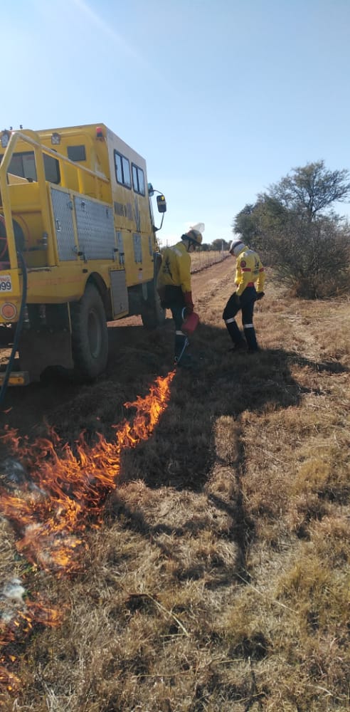 wo_fire's tweet photo. #WOF_NW's Castello Team assisting the Potchefstroom Fire Protection Association by conducting fire breaks at their base.
#IntegratedFireManagement
@environmentza https://t.co/m5IOUuDAeP